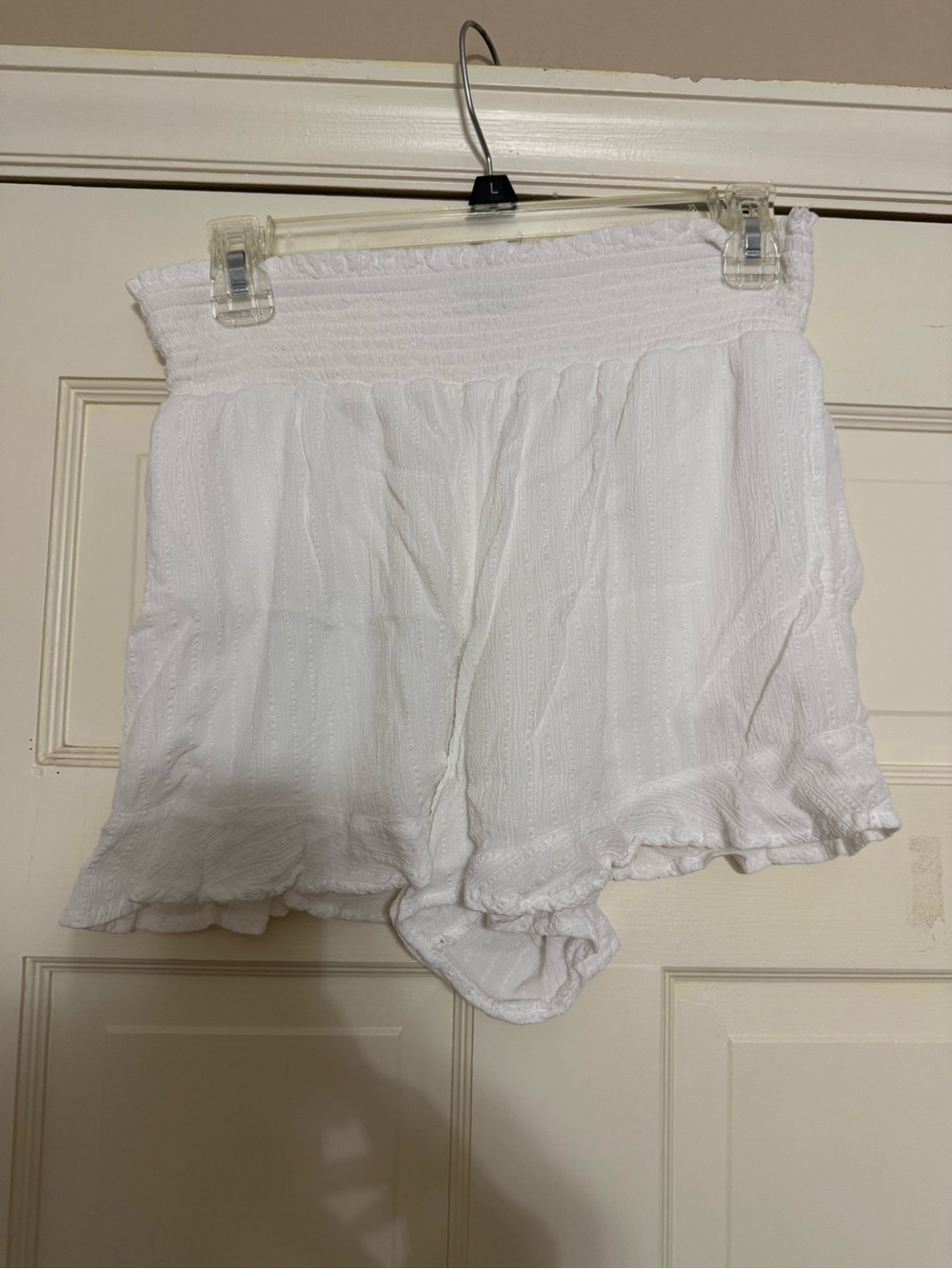 American Eagle White Flowy Shorts - M
